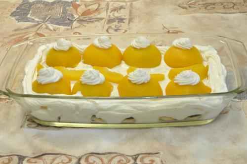 Jak uvařit tvarohový broskvový nepečený koláč? Snadné recept, připravený za 45 - 60 minut